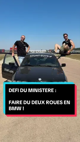 DÉFI DU MINISTÈRE : ROULER SUR DEUX ROUES EN BMW !  Si tu veux faire la même chose : Stunt-driver.fr  #bmw #deuxroues #stunt #drift #voiture 