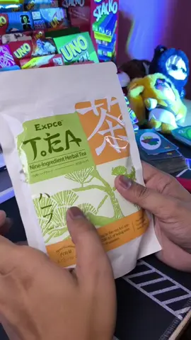 🌿 Kadang yang kita butuhkan bukan liburan... tapi secangkir teh hangat. Expce Nine-Ingredient Herbal Tea dibuat dari perpaduan berbagai bahan herbal yang cocok menemani waktu istirahatmu. Aroma yang khas dan rasa yang nyaman membuat waktu santai terasa lebih menyenangkan. Cocok diminum saat membaca buku, bekerja dari rumah, atau sekadar menikmati sore yang tenang. Mulai biasakan meluangkan waktu untuk diri sendiri setiap hari. 🍵 #ExpceTea #TehHerbal #HidupSehat #TehHangat #tiktokshop 
