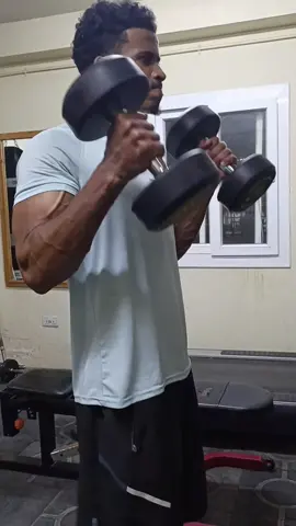💪💪 #biceps #fyp #GymTok #fypage #foryoupage 