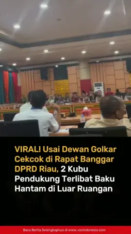VIRAL! RAPAT BANGGAR DPRD RIAU BERUJUNG BENTROK FISIK DI LUAR RUANGAN! 🥊🚨 Niatnya rapat anggaran untuk rakyat, eh malah berujung adu otot! Rapat Badan Anggaran (Banggar) DPRD Provinsi Riau yang digelar di Gedung DPRD Riau, Pekanbaru, Kamis (16/7/2026), mendadak mencekam. Insiden memalukan ini diduga melibatkan dua legislator senior dari partai yang sama (Golkar), yaitu Wakil Ketua DPRD Riau Parisman Ikhwan (Iwan Patah) dan anggota DPRD Riau Indra Gunawan (Engah Eet). Ketegangan yang bermula dari adu mulut di dalam ruangan rapat ternyata berbuntut panjang! Nggak selesai di meja rapat, dua kubu massa pendukung di luar ruangan justru terlibat aksi saling dorong hingga baku hantam di area lobi utama gedung rakyat! Suasana makin riuh saat beberapa pria berpostur besar diduga ikut terlibat dalam keributan tersebut. Sungguh miris, fasilitas negara yang dibangun pakai uang rakyat malah dijadikan arena adu jotos. Netizen pun langsung geram dan mengecam aksi ini! 😡 👇 Komentar Kalian? 👇 Melihat aksi wakil rakyat dan para pendukungnya yang malah baku hantam di gedung milik rakyat ini, gimana tanggapan kalian? Apakah layak dicontoh? Tulis pendapat tajam kalian di kolom komentar! 📖 BACA BERITA SELENGKAPNYA: Buka link di bio atau langsung kunjungi vocindonesia.com untuk tahu kronologi lengkap dan perkembangan kasusnya! #DPRDRiau #RapatBanggar #GolkarRiau #ParismanIkhwan #IndraGunawan  @Humas Polda Riau @Herry Heryawan @Humas Polri @gerindra @golkar.indonesia 