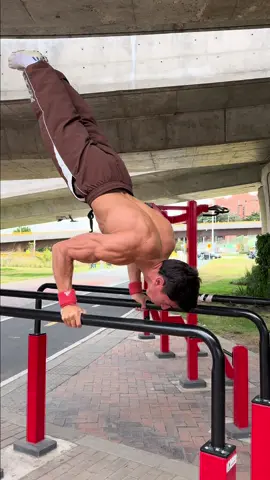 Tu primera HAND STAND PUSH UP 👊🏻🔥 #calistenia #fuerza #calisthenics #rutina #workout 