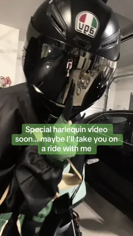 Who wants to go on a ride with harlequin..? Bc I plan on taking you guys with me soon, it’ll be a fun video to film, just gonna have to make a special cape for it 💚💚🖤🖤 also my new fairings for my motorcycle will be in soon, gonna customize them for sure #harlequin #thefreakcircus #harlequincosplay #cosplayer #pierrottfc 