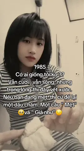 Đời dạy ta một điều rất đau đó là không phải cứ sống tốt là sẽ gặp điều tốt. Nhưng dù vậy, mình vẫn chọn tử tế, vì ít nhất sau cùng mình không thấy xấu hổ với chính bản thân mình ! #☘️🍀♥️  #1985  #buontamtrang 