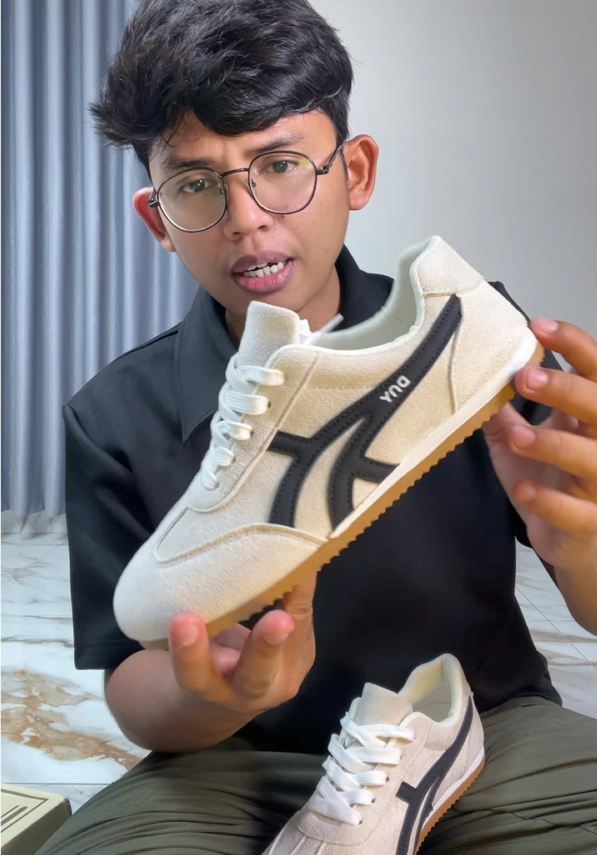 Sepatu sneakers wanita dari DNY #sepatuwanita #sepatusneakers #gajiansale #sipalingaffiliate #promosalebrasi 