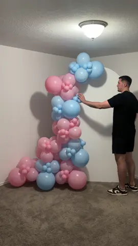 All you need is two colors !! #balloons #balloongarland #backdrop #balloonart #balloonartist 