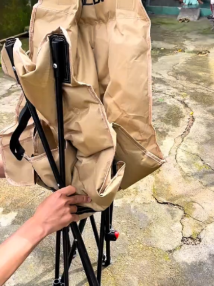 Dễ lau chùi - vải Oxford chỉ cần khăn ướt lau qua là sạch, dầu mỡ không thấm!#ghecamping #ghecamtrai #camping #ghethugian #camtrai #ghegapgon #review #xuhuong2026 #fyp