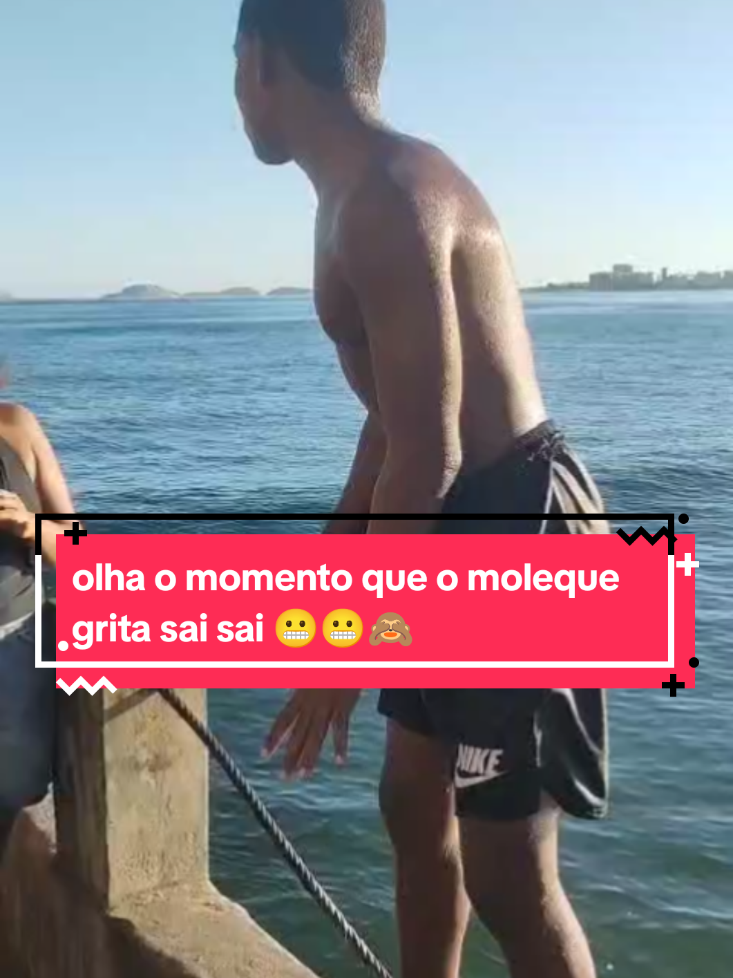 olha o momento que o moleque grita sai sai 😬😬🙈 #praia #noticiaurgente #santos #carioca #mergulho galera quem pode compartilhar agradeço de coração deus abençoe a todos vocês 