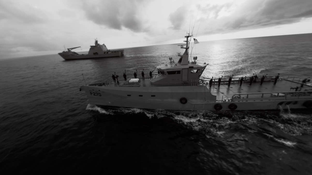 Our first deployment of the @iflightgo BOB57 at sea. We raced the fading light, determined not to miss the sunset as the naval fleet sailed into the horizon. Moments like these don’t wait they’re earned through timing, preparation, and being ready when everything aligns. This is why we love what we do. 🌅⚓ #nigeriadronepilot #nigerianavy #onwardtogether #navy #military 