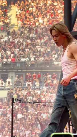 he’s crazyyyyy #jimin #bts #btsjimin #arirangtour #btsparis 