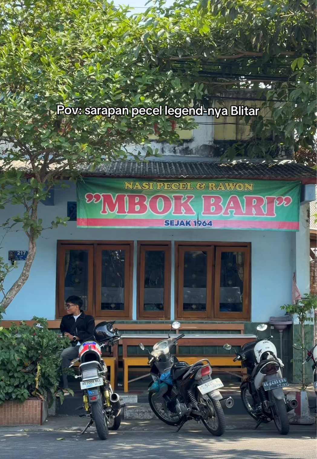 Makanan legend satu ini anti overprice dan overated, blitar emang gokil #pecellegend #mbokbari #kulinerblitar 