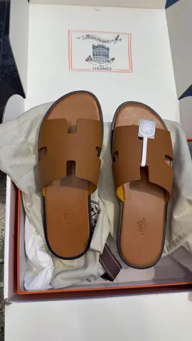 Hermes Oran sandals brown men #hermessandals #hermesoran #oransandals #hermesslippers #luxurysandals 