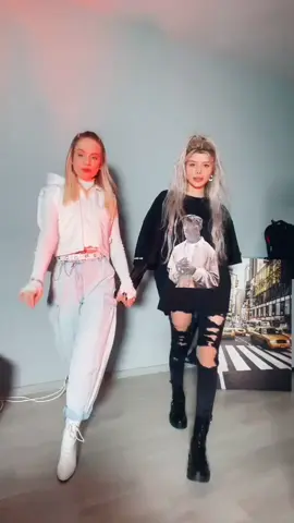 cemre solmaz merve yalçın eski tiktok videosu #tiktok2020 #keşfet #keşfetteyizzz #eskitiktok #cemresolmaz 
