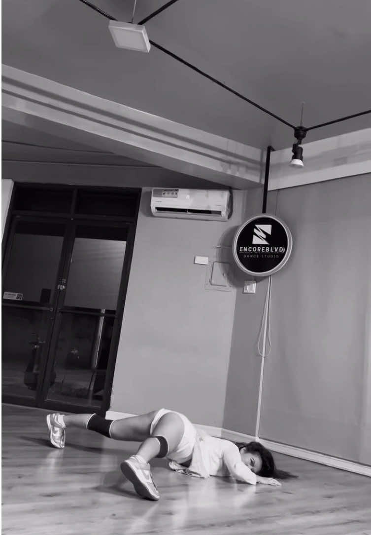first sexy class with coach clydesentillas ,definitely not clean enough yet,but love the choreo!🥵#dance #danceclass  @ﾒ𝟶 Jedval👨🏾 