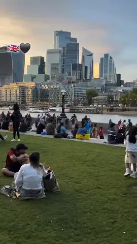 London life 🇬🇧 beautiful view ❤️#foryoupage #viralvideo #londonlife🇬🇧 #trending #mybestcountry🇬🇧