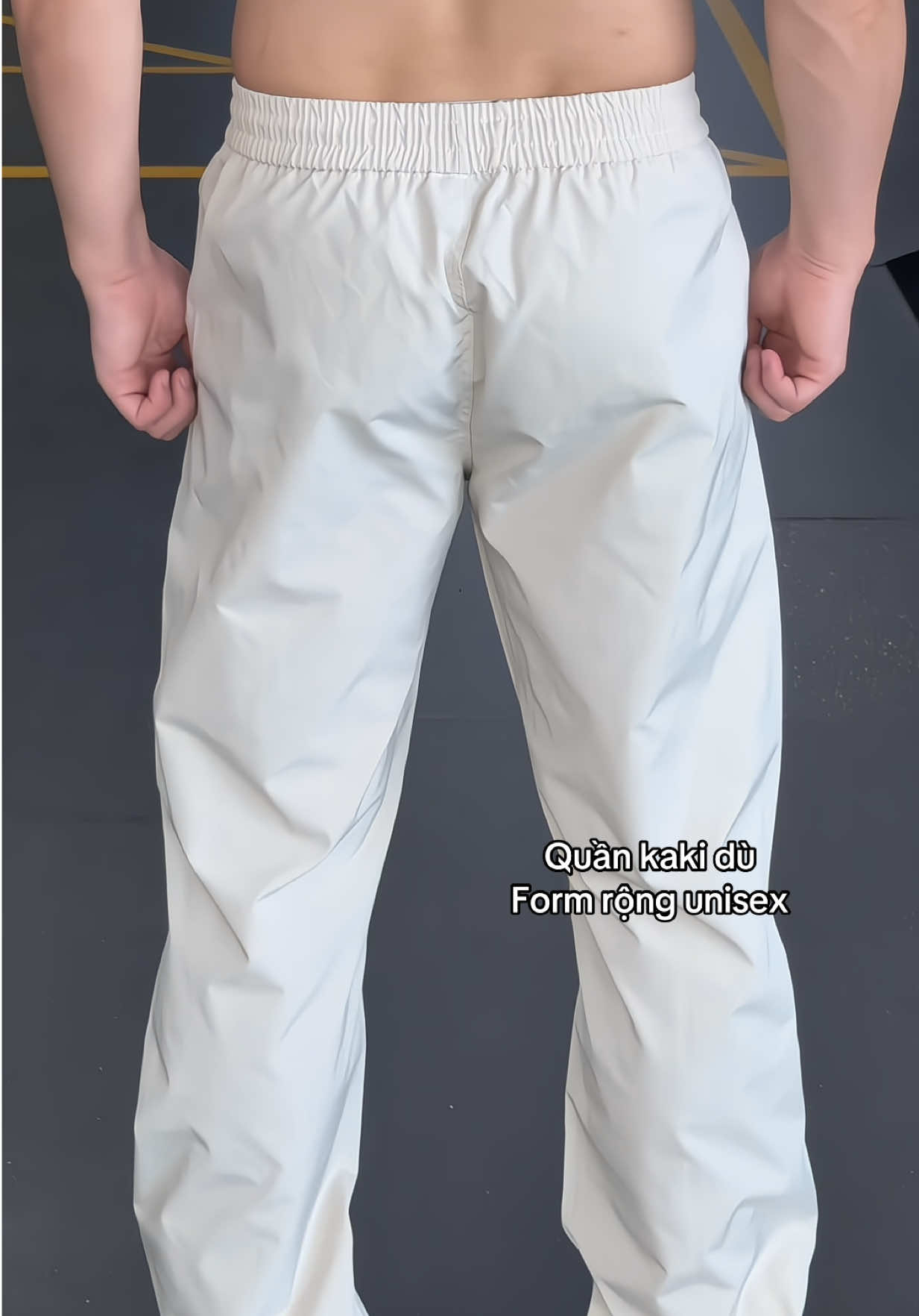 Quần kaki dù ống suông rộng Un