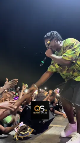 Ghanaian rapper Kweku Smoke lit up USTED-MAMPONG CAMPUS last night for the much-anticipated Artiste Night.   The campus came alive with energy, music, and unforgettable performances as students turned up to close SRC Week in style. 🔥   #USTEDMAMPONG #SRCWeek #KwekuSmoke #ArtisteNight 