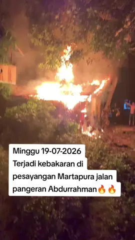 Copas...!!!  [19/7, 19.14] Kan : api [19/7, 19.14] Kan : pesayangan mtp terjadi 10.11 [19/7, 19.16] Kan : Jam 19.15 api sudah penurunan 35 komsa tkp melaporkan [19/7, 19.17] Kan : Asap putih [19/7, 19.19] Kan : Pembasahan Terima kasih sudah baca dan nonton videonya, bilamana ada informasi yang keliru mohon dikoreksi atau tambahkan dikolom komentar bawah👇 follow akun tiktok ulun bantu like dan share Terima kasih.  #api #kalimantanselatan #martapura #kebakaran #Banjar 