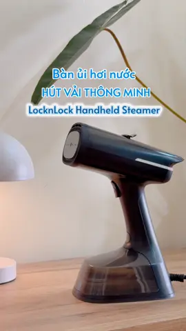 Một tay là ủi phẳng phiu, một tay tha hồ 