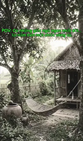 Có những buổi trưa hè, chỉ cần nằm trên chiếc võng cũ là cả thế giới như chậm lại... 🍃 #gochoainiem #chiecvong #tuoitho #langque #hoainiem 