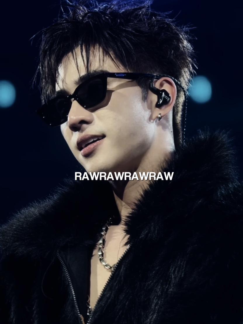 GOD SAVE MEEEEE (cr owners of the clips from X) #perthtanapon #perthppe #perthsanta #perthsantaconcertd2 