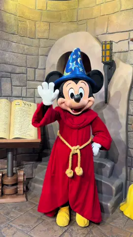Enjoying a magical Mickey Mouse treat with classic Disney vibes! Every bite brings a little extra fun and magic. ✨🐭💙 #Disney #MickeyMouse #DisneySnacks #DisneyMagic #MagicKingdom@WDW NEWS TODAY @Walt Disney Animation Studios @AllEarsNet @Disney @Disney Italia @disneylat @disneyfr @Disney Brasil @Disney UK @Disneyland Paris ✨ @Disney Parks @Disney Jr. @Theme Parks & Travel ✈️✨ 