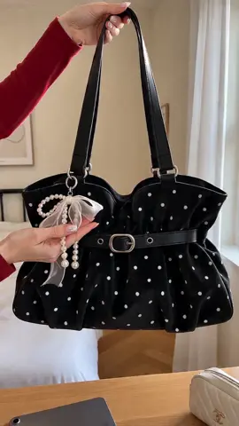 French Pleated Retro Wave Dot Tote Bag, Pearl Bow Pendant, Belt Decoration, Lightweight Embellished Shoulder Bag for Daily Commute #designerbags #uniquecrossbodybag #totebagaccessories #toteaccessories #crossbodybagswomen #toteobsessed #trendyhandbag #vintagebagshopping #handbagfind #totebagwomen