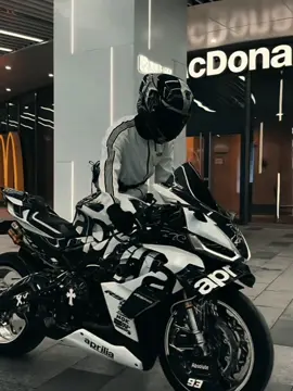 #🏍️🍷 #amorporlasmotos #motos #alcorte #biker  
