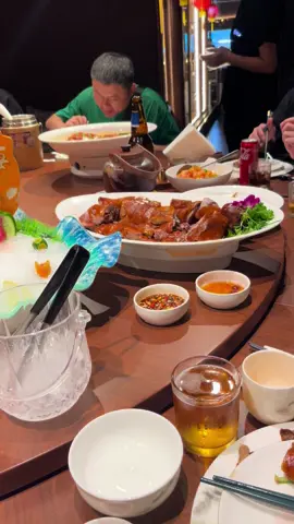 迷途漫漫终有一归，信与不信都有尽头，起风听风，下雨看雨，以诚挚之心，领岁月教悔！