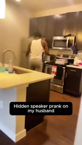 His reaction 🤣🤣#funnyjoke #scareprank #jumpscare #fyp #family 