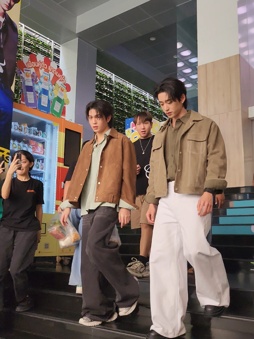 look who i saw this close ??? ehhhh  ahhhh  PS: DO NOT REPOST ON OTHER SOCIAL MEDIA AND CUT MY WATERMARK  #williamest #williamjkp #est_rvp #gmmtv 