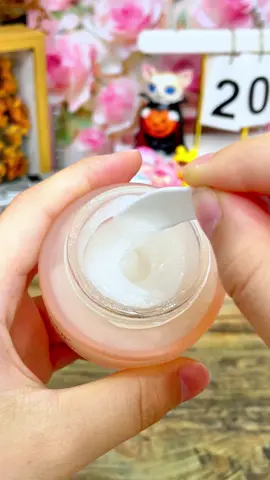 Si puedes ver el pequeño carro amarillo en la esquina inferior izquierda, significa que tienes suerte, todavía hay en stock, porque he estado esperándolo mucho tiempo. #tiktokmademebuyit #koreanskincare #tiktokshop #fyp  