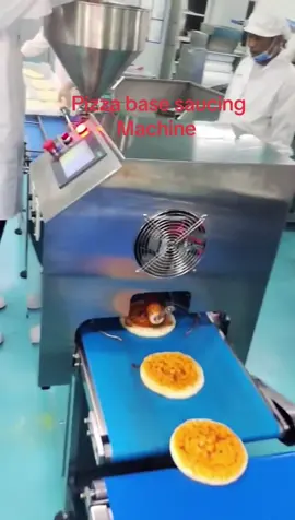 To get your pizza sauce spreaded easier #pizzasaucespreader #pizzasauceapplicator#pizzaline#pizzaequipment #машинадлянанесениясоусанапиццу