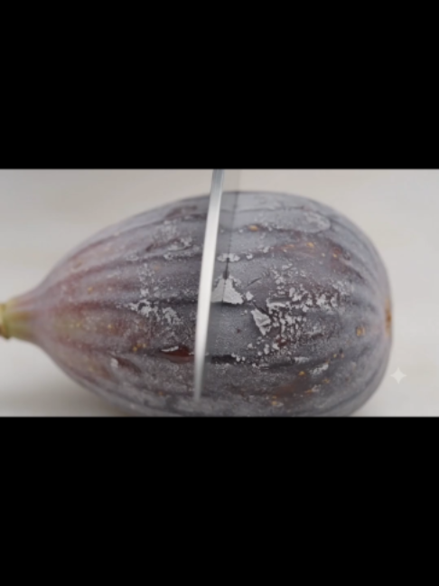I can’t stop looping this 🤤🔁 このザクザク音、無限に聴いていられる… Earphones recommended 🎧 （イヤホン推奨です！） #satisfyingvideo #asmrtingles #frozenfig #凍らせフルーツ