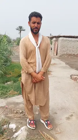 موږ افغان مهاجر د ډېرو کلونو لپاره په پاکستان کې ژوند وکړ. په دې موده کې مو د ژوند له ډېرو ستونزو او خوښیو سره مخ شو. د پاکستان خلکو او حکومت موږ ته د اوږدې مودې لپاره د اوسېدو ځای راکړ، او موږ یې منندوی یو. اوس چې د بېرته ستنېدو وخت را رسېدلی، زموږ زړونه د خپل ګران افغانستان لپاره درزېږي. وطن هغه ځای دی چې انسان پکې خپل هویت، خپل کلتور او خپلې ریښې ویني. که څه هم د مهاجرت کلونه اسانه نه وو، خو د وطن مینه مو هېڅکله له زړونو ونه وته. موږ هیله لرو چې افغانستان او پاکستان به تل د سولې، ښه ګاونډیتوب او متقابل احترام اړیکې ولري. دواړه هېوادونه د تاریخ، کلتور او ولسونو له لارې یو له بل سره تړلي دي، او د دواړو هېوادونو د خلکو ترمنځ مینه، همکاري او درناوی د سیمې د سولې او پرمختګ لپاره مهم دی. موږ خپل ګران افغانستان ته د امید، مینې او خدمت له ارمانونو سره ستنېږو. دعا کوو چې زموږ وطن تل امن، سوکاله او آباد وي، او ټول افغانان په خپل هېواد کې په عزت، یووالي او خوشحالۍ ژوند وکړي. 