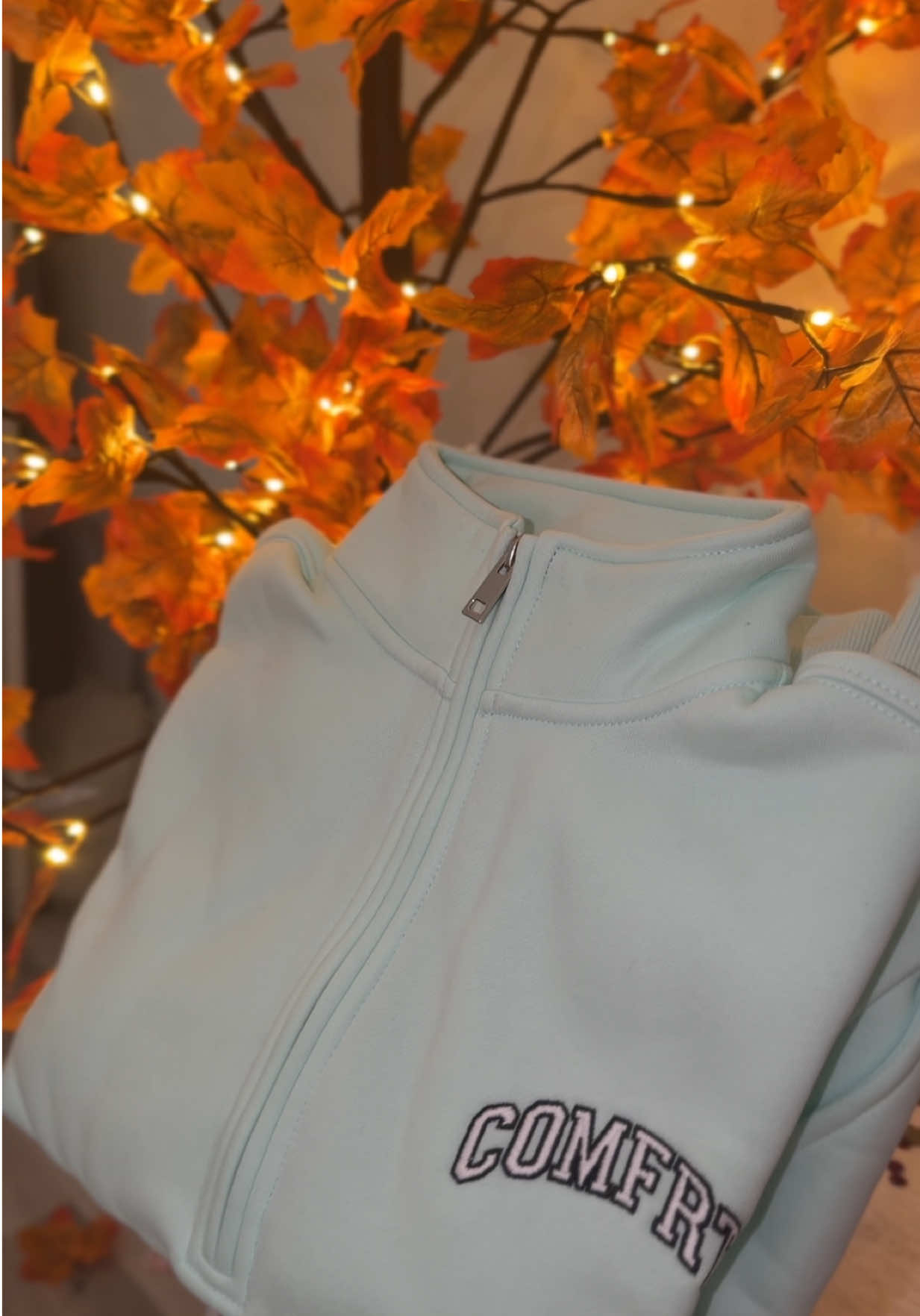 The new @Comfrt variety line is so extremely pretty , I am so ready for fall and back to school. #cozyvibes #octobermood #fallvibes #moodyvibes #backtoschoolshopping 