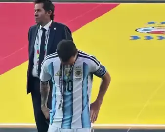 Messi got emotional the moment the fans started chanting his name. 🥹  #messi #humor #emotion #lose #argentina 