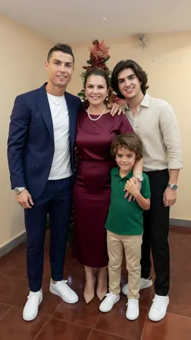 Ronaldo and sister together ❤️  #cristianoronaldo #cr7cristianoronaldo #family #cr7 