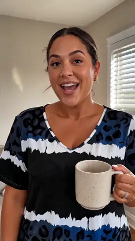 Plus Size Women's Layered Geometric Print Casual Knee-Length Dress, Loose-Fitting Short-Sleeve Knit Dress for All Seasons #feelingirlmaxidress #trendydress #plussizespringoutfitideas #plussizedresses #plussizeweddingguestdress #plussizesummerstyle #oversizeddress #affordableplussizefashion #stripedmaxidress #plussizetennisskirt