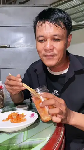 Tại tui sợ tía má bắt út đi lấy chồng chứ tui thương út lâu rồi mà tui không có dám nói cho út nghe đâu hanhphuc 