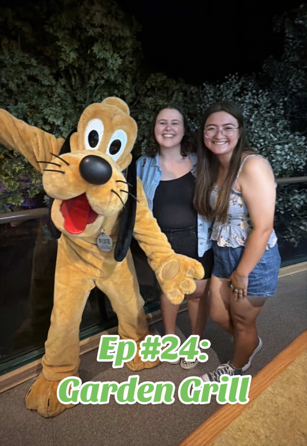 Chip and Dale make a mean salad, if I do say so myself🥗 #disneydining #disneyparks  #disneyworld #epcot #gardengrill 