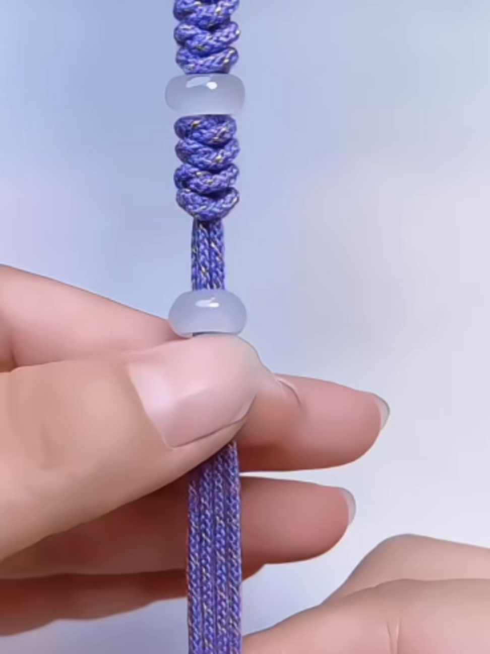 Step-by-step tutorial for fortune donut jade macrame bracelet✨ Materials: smooth natural jade disc beads+Purple gold shimmer braiding cord. #handmadecraft #diycraft #Diyfashion #handmade #Craft #jewellerydesign #BraidingCord #MecrameString #beads #jewellery
