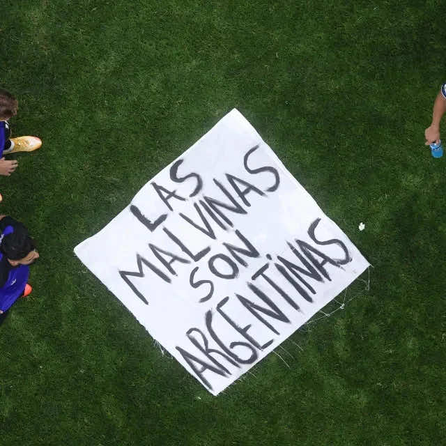 Set completo (parches de mangas más el match day) al que se le sumó las Malvinas 🇦🇷 #argentina #messi #malvinas #futbol #seleccionargentina 