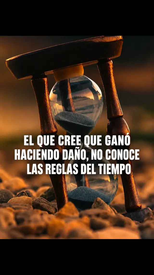 El tiempo no siempre responde de inmediato, pero nunca deja las cosas sin respuesta. Quien hoy celebra haber herido o actuado con maldad, tarde o temprano enfrentará las consecuencias de sus propios actos. La verdadera victoria no consiste en hacer caer a otros, sino en mantenerse firme con integridad. Porque al final, el tiempo revela la verdad y pone a cada uno en el lugar que le corresponde. #reflexion 