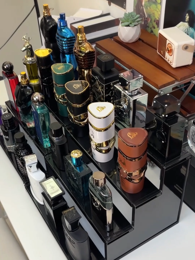 My daily scents are easier to find and my desk finally stays clean, this perfume storage rack solved everything 😮‍💨 #fragrance #mensfashion #fragrancecollection #desksetup #tiktokshopsummersale 