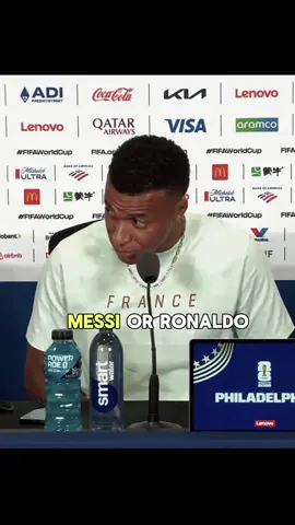 Makanya pahami baik baik, MBAPPE ditanyak pilih mana messi or ronaldo? Lalu mbappe jawab The best of the best football players messi