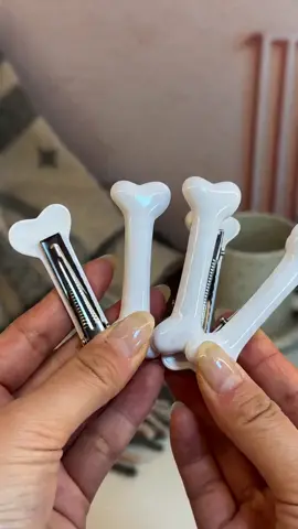 6 Pcs Bone-Shaped Decorative Hair Clips, Cute Sweet Lolita Duckbill Clip, Creative Versatile Side Bangs Hair Accessory, Hair Clip Set #hairaccessories #handmadehairpins #curlyhairclipins #noveltyaccessories #costumeaccessories #cutenailsets #dollhairideas #bonehairclips #bapehairclips #cuteclipsforhair