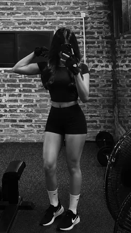 #gym #fyp≥°viral #GymTok #gymgirl💪🏻🖤