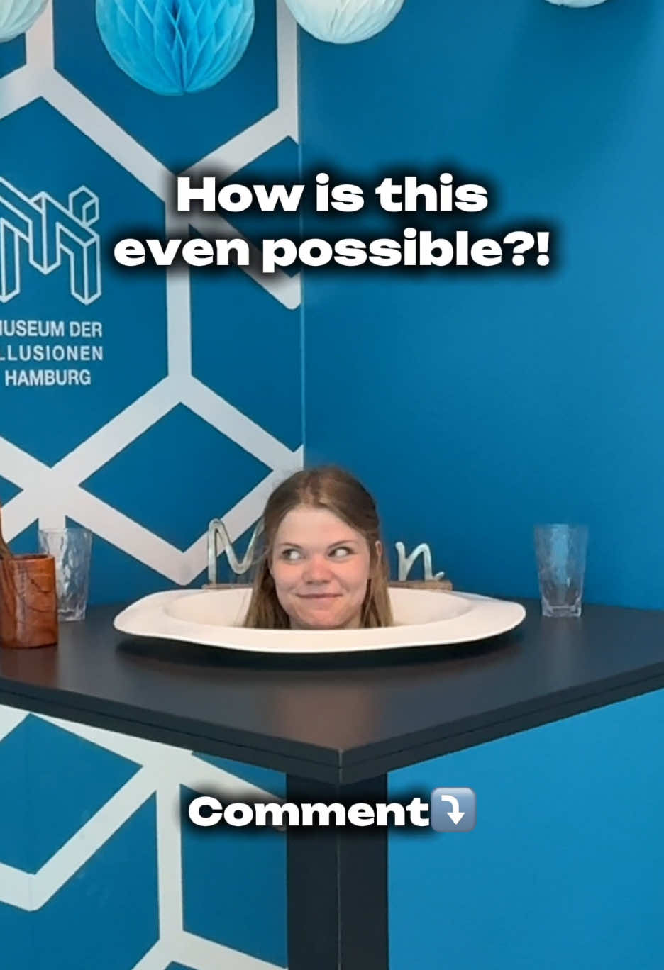 Can you explain this? 👀    Tell us how this is possible! 👇#museumderillusionenhamburg #illusion #howisthispossible #trend #viral 