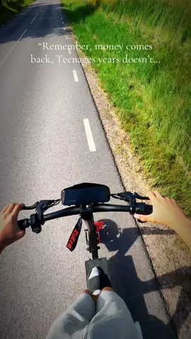 Buy that e-scooter bro#makethisgoviral #buythatkukirin #blowup #true #kukiring2 