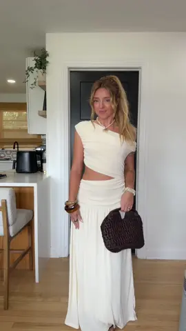 The perfect vacation dress 👗 #maxidress #fashiontiktok #vacationoutfits #outfitinspo #dress 